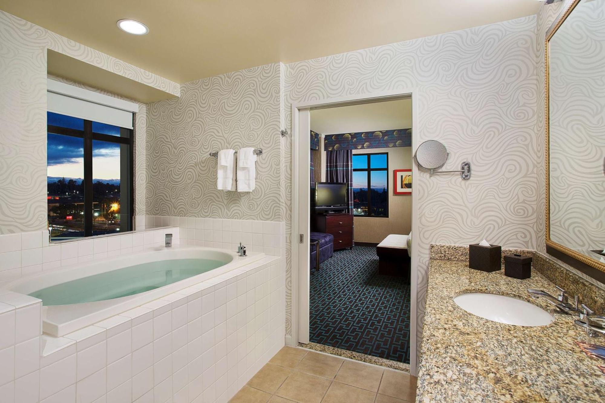 Juniper Hotel Cupertino, Curio Collection By Hilton Eksteriør billede